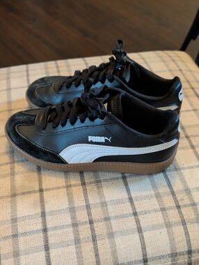 PUMA Boy’s Black & White Clyde-Style Sneakers